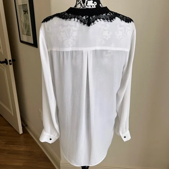 ‘Karen Kane’ Blouse - Picture 3 of 3